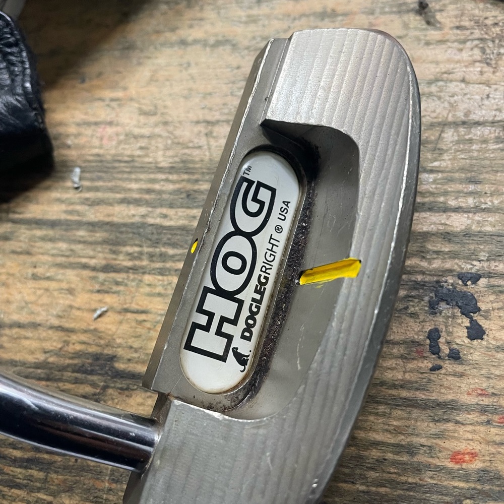 HOG 1005D golf putter in right hand 
Steel shaft 33 1/2 length